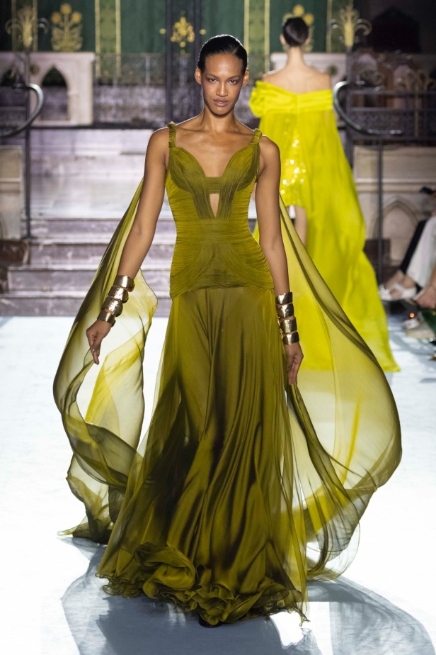 ﻣﺠﻤﻮﻋﺔ ﺟﻮرج ﺷﻘﺮا لخريف وﺷﺘﺎء 2024-2025... دراﻣﺎ ﻣﻘﻨﻌﺔ وأﻧﺎﻗﺔ راﻗﻴﺔ تلتقط ﺟﻮﻫﺮ دار اﻷوﺑﺮا اﻟﺘﺎرﻳﺨﻴﺔ ﻓﻲ Verona