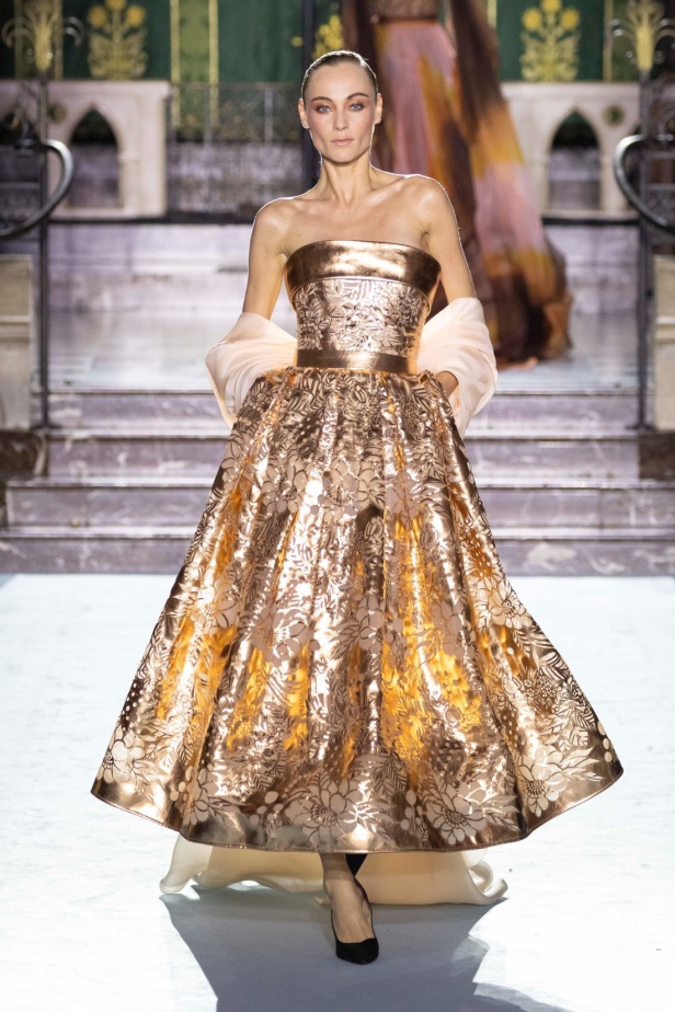 ﻣﺠﻤﻮﻋﺔ ﺟﻮرج ﺷﻘﺮا لخريف وﺷﺘﺎء 2024-2025... دراﻣﺎ ﻣﻘﻨﻌﺔ وأﻧﺎﻗﺔ راﻗﻴﺔ تلتقط ﺟﻮﻫﺮ دار اﻷوﺑﺮا اﻟﺘﺎرﻳﺨﻴﺔ ﻓﻲ Verona