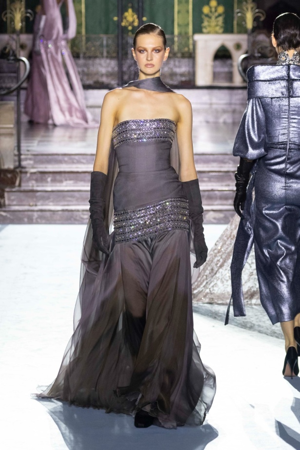 ﻣﺠﻤﻮﻋﺔ ﺟﻮرج ﺷﻘﺮا لخريف وﺷﺘﺎء 2024-2025... دراﻣﺎ ﻣﻘﻨﻌﺔ وأﻧﺎﻗﺔ راﻗﻴﺔ تلتقط ﺟﻮﻫﺮ دار اﻷوﺑﺮا اﻟﺘﺎرﻳﺨﻴﺔ ﻓﻲ Verona