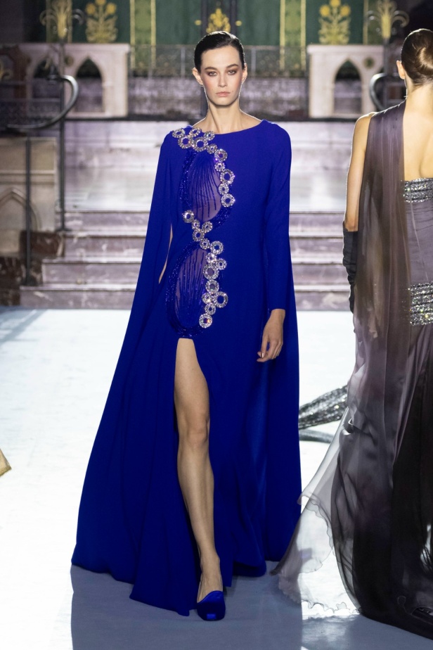 ﻣﺠﻤﻮﻋﺔ ﺟﻮرج ﺷﻘﺮا لخريف وﺷﺘﺎء 2024-2025... دراﻣﺎ ﻣﻘﻨﻌﺔ وأﻧﺎﻗﺔ راﻗﻴﺔ تلتقط ﺟﻮﻫﺮ دار اﻷوﺑﺮا اﻟﺘﺎرﻳﺨﻴﺔ ﻓﻲ Verona