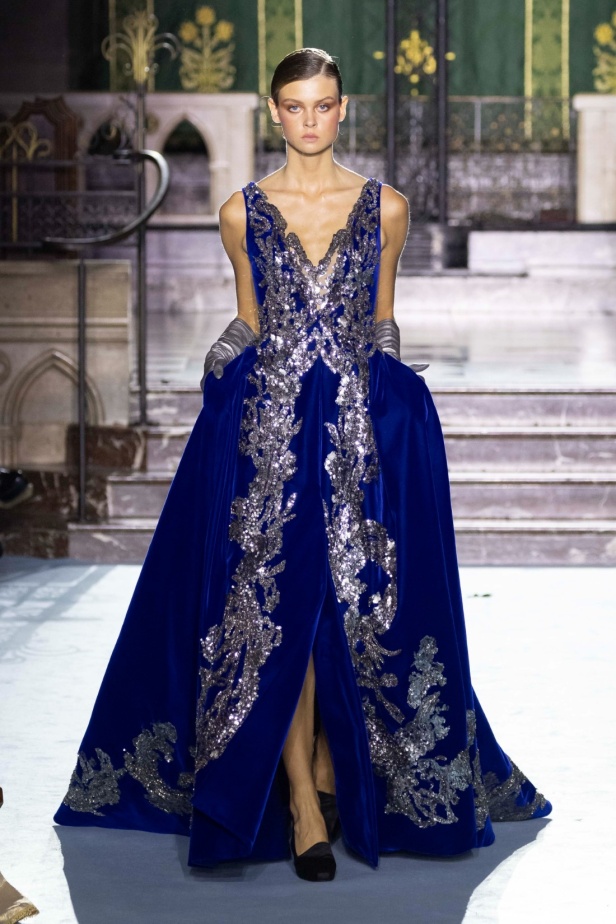 ﻣﺠﻤﻮﻋﺔ ﺟﻮرج ﺷﻘﺮا لخريف وﺷﺘﺎء 2024-2025... دراﻣﺎ ﻣﻘﻨﻌﺔ وأﻧﺎﻗﺔ راﻗﻴﺔ تلتقط ﺟﻮﻫﺮ دار اﻷوﺑﺮا اﻟﺘﺎرﻳﺨﻴﺔ ﻓﻲ Verona