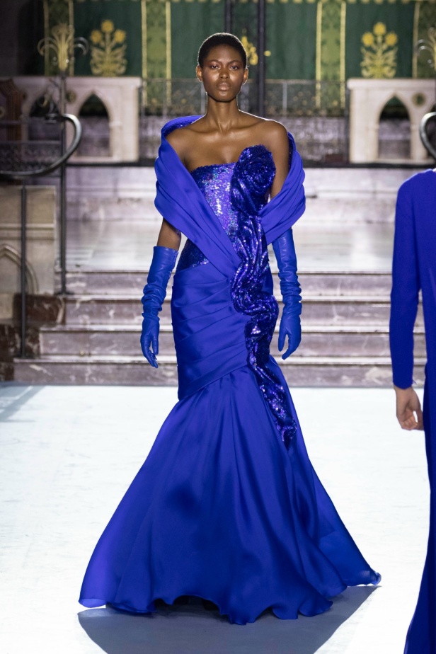 ﻣﺠﻤﻮﻋﺔ ﺟﻮرج ﺷﻘﺮا لخريف وﺷﺘﺎء 2024-2025... دراﻣﺎ ﻣﻘﻨﻌﺔ وأﻧﺎﻗﺔ راﻗﻴﺔ تلتقط ﺟﻮﻫﺮ دار اﻷوﺑﺮا اﻟﺘﺎرﻳﺨﻴﺔ ﻓﻲ Verona