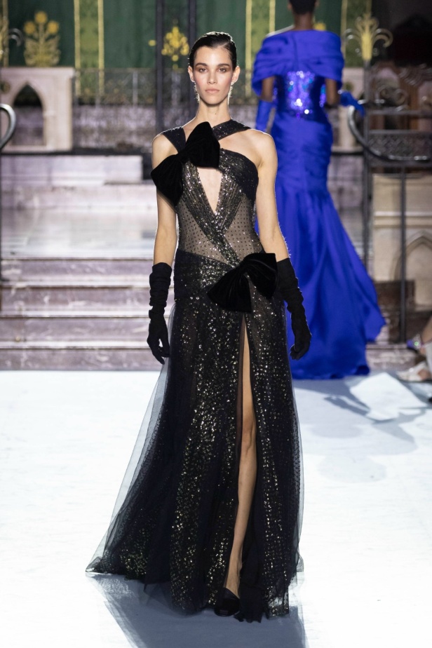 ﻣﺠﻤﻮﻋﺔ ﺟﻮرج ﺷﻘﺮا لخريف وﺷﺘﺎء 2024-2025... دراﻣﺎ ﻣﻘﻨﻌﺔ وأﻧﺎﻗﺔ راﻗﻴﺔ تلتقط ﺟﻮﻫﺮ دار اﻷوﺑﺮا اﻟﺘﺎرﻳﺨﻴﺔ ﻓﻲ Verona