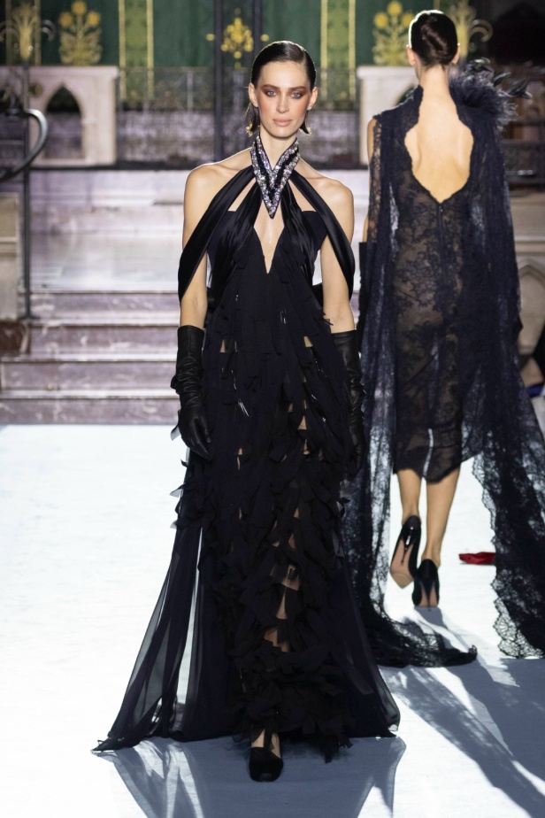 ﻣﺠﻤﻮﻋﺔ ﺟﻮرج ﺷﻘﺮا لخريف وﺷﺘﺎء 2024-2025... دراﻣﺎ ﻣﻘﻨﻌﺔ وأﻧﺎﻗﺔ راﻗﻴﺔ تلتقط ﺟﻮﻫﺮ دار اﻷوﺑﺮا اﻟﺘﺎرﻳﺨﻴﺔ ﻓﻲ Verona