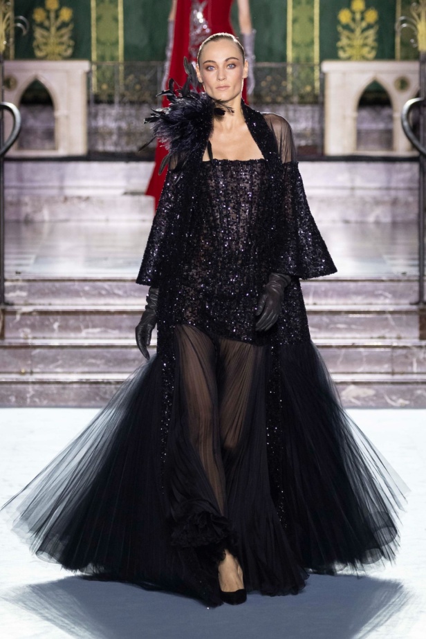 ﻣﺠﻤﻮﻋﺔ ﺟﻮرج ﺷﻘﺮا لخريف وﺷﺘﺎء 2024-2025... دراﻣﺎ ﻣﻘﻨﻌﺔ وأﻧﺎﻗﺔ راﻗﻴﺔ تلتقط ﺟﻮﻫﺮ دار اﻷوﺑﺮا اﻟﺘﺎرﻳﺨﻴﺔ ﻓﻲ Verona