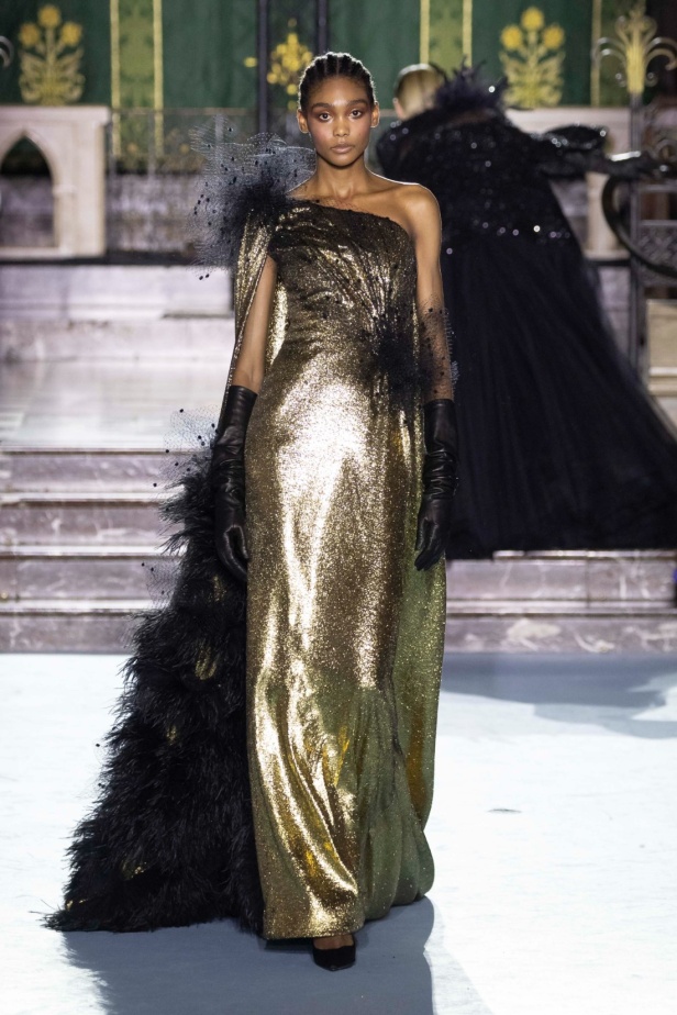 ﻣﺠﻤﻮﻋﺔ ﺟﻮرج ﺷﻘﺮا لخريف وﺷﺘﺎء 2024-2025... دراﻣﺎ ﻣﻘﻨﻌﺔ وأﻧﺎﻗﺔ راﻗﻴﺔ تلتقط ﺟﻮﻫﺮ دار اﻷوﺑﺮا اﻟﺘﺎرﻳﺨﻴﺔ ﻓﻲ Verona