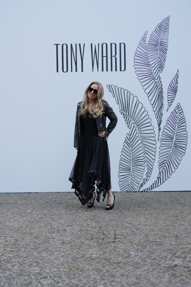 عناصر الطبيعة تستحوذ على مجموعة طوني ورد للأزياء الراقية وتتخذ أشكالاً عديدة من خلال التكاوين والقصات