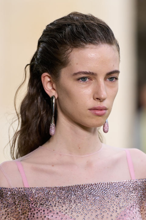 اطلالات جمالية لمجموعة George Hobeika لخريف 2024