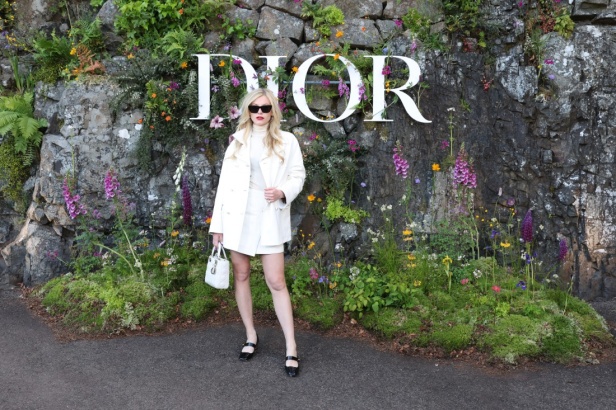 مجموعة ديور Cruise 2025 تحتفل بالروابط القوية بين الدار واسكتلندا... وماريا غراتسيا كيوري تتبّع خطوات "كريستيان ديور" حول العالم