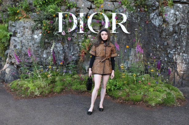 مجموعة ديور Cruise 2025 تحتفل بالروابط القوية بين الدار واسكتلندا... وماريا غراتسيا كيوري تتبّع خطوات "كريستيان ديور" حول العالم