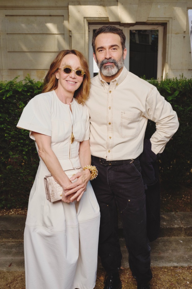 مجموعة Schiaparelli للأزياء الراقية لخريف وشتاء 2025... تكريم لموهبة "إلسا" الفريدة في التجدد