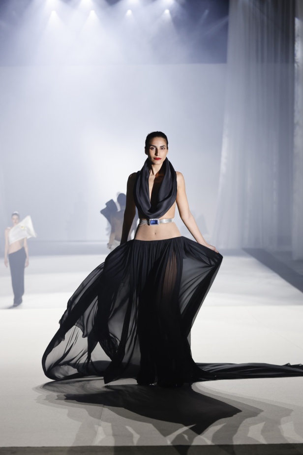 مجموعة "ستيفان رولاند" خريف و شتاء 2024 للأزياء الراقية