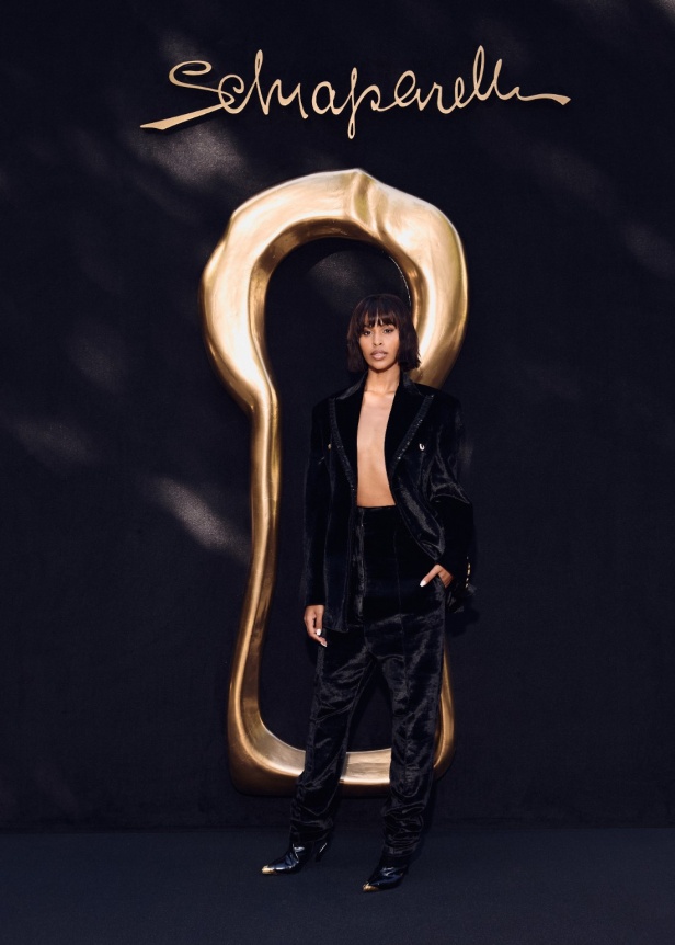 مجموعة Schiaparelli للأزياء الراقية لخريف وشتاء 2025... تكريم لموهبة "إلسا" الفريدة في التجدد