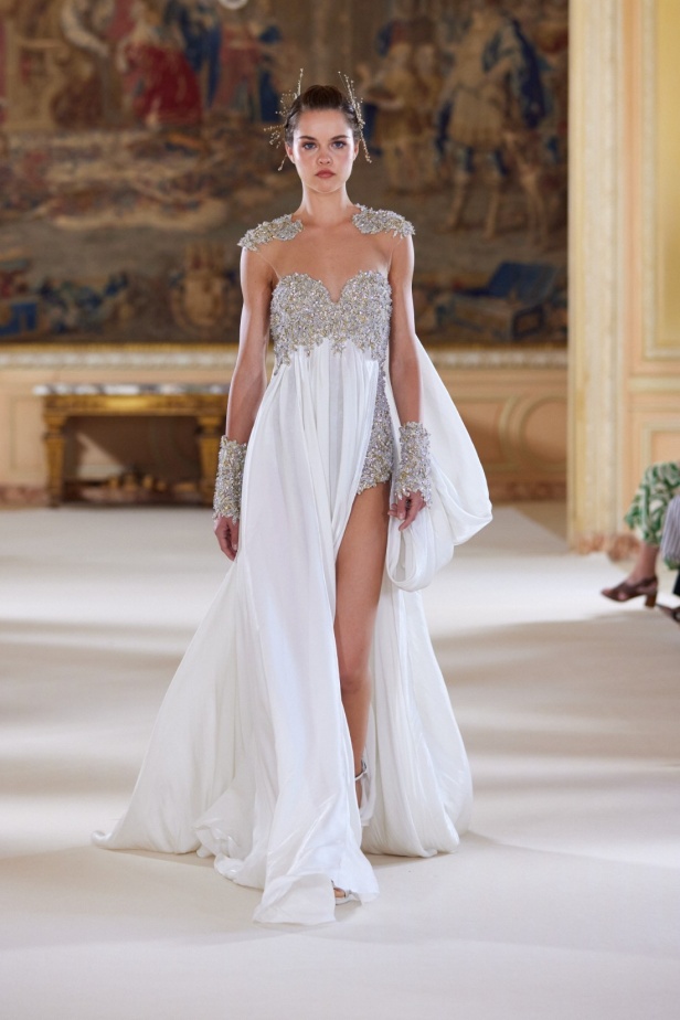 عناصر الطبيعة تستحوذ على مجموعة طوني ورد للأزياء الراقية وتتخذ أشكالاً عديدة من خلال التكاوين والقصات