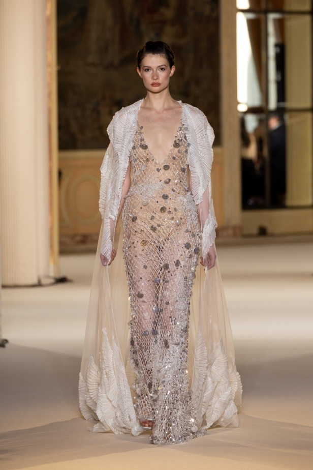 عناصر الطبيعة تستحوذ على مجموعة طوني ورد للأزياء الراقية وتتخذ أشكالاً عديدة من خلال التكاوين والقصات