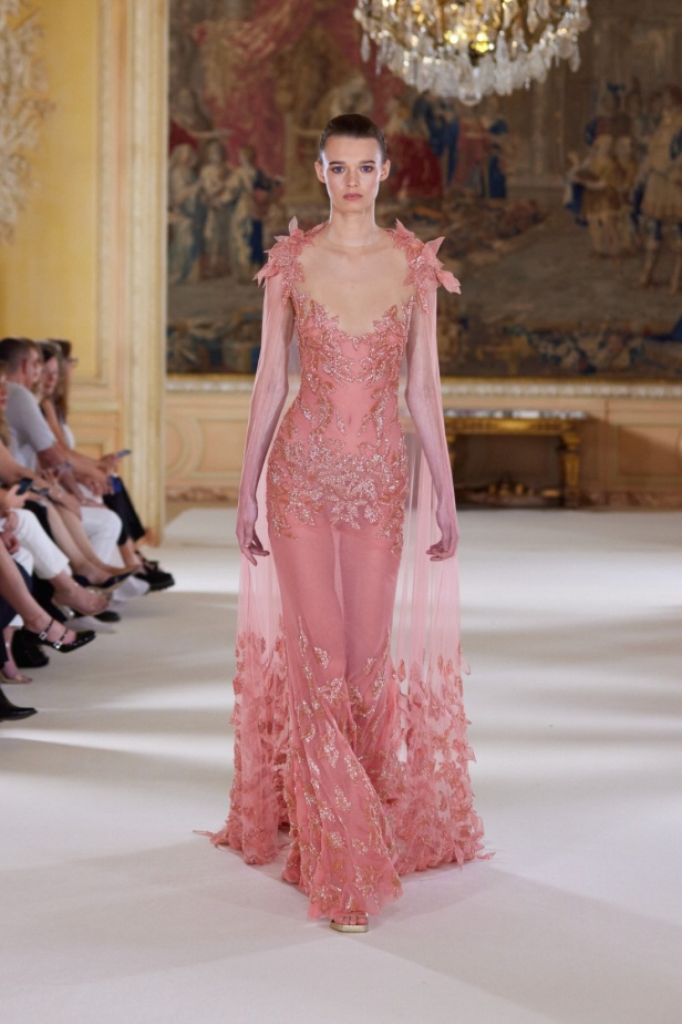 عناصر الطبيعة تستحوذ على مجموعة طوني ورد للأزياء الراقية وتتخذ أشكالاً عديدة من خلال التكاوين والقصات