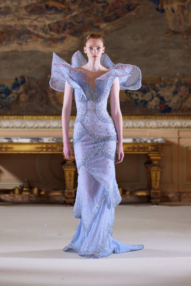 عناصر الطبيعة تستحوذ على مجموعة طوني ورد للأزياء الراقية وتتخذ أشكالاً عديدة من خلال التكاوين والقصات