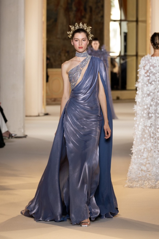 عناصر الطبيعة تستحوذ على مجموعة طوني ورد للأزياء الراقية وتتخذ أشكالاً عديدة من خلال التكاوين والقصات