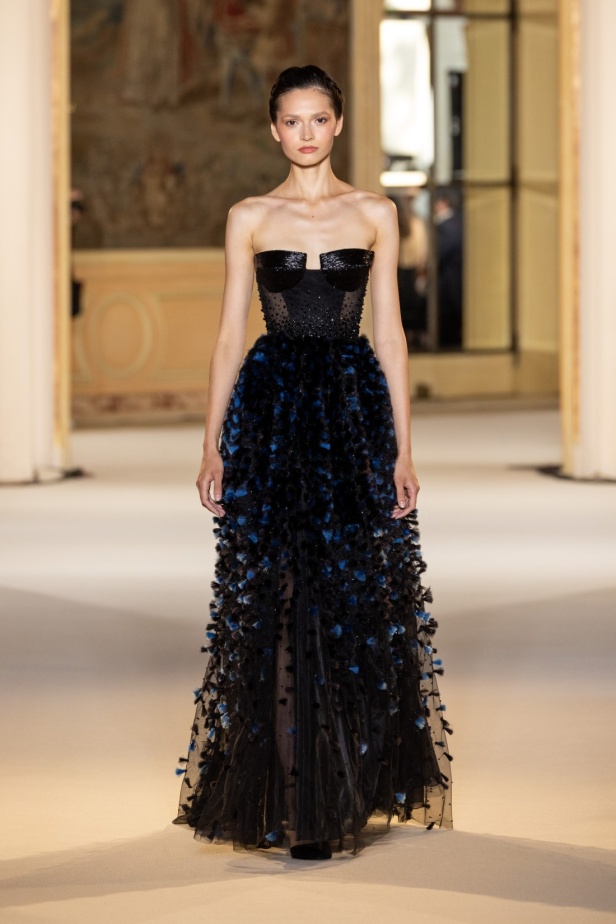 عناصر الطبيعة تستحوذ على مجموعة طوني ورد للأزياء الراقية وتتخذ أشكالاً عديدة من خلال التكاوين والقصات