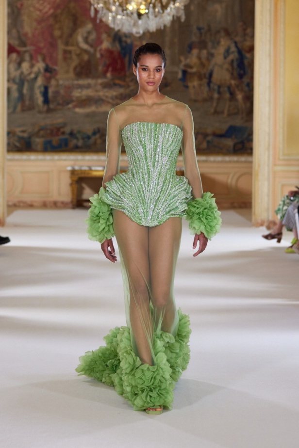 عناصر الطبيعة تستحوذ على مجموعة طوني ورد للأزياء الراقية وتتخذ أشكالاً عديدة من خلال التكاوين والقصات