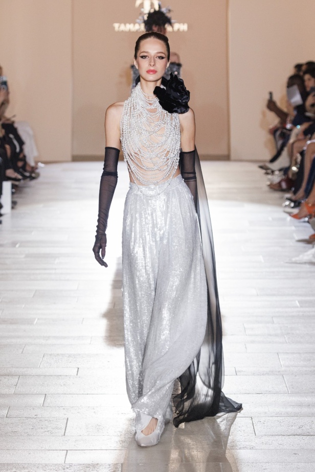 مجموعة Tamara Ralph للأزياء الراقية لموسم خريف وشتاء 2024-2025... عندما تعبّر التصاميم عن العاطفة والفن والروعة الدائمة