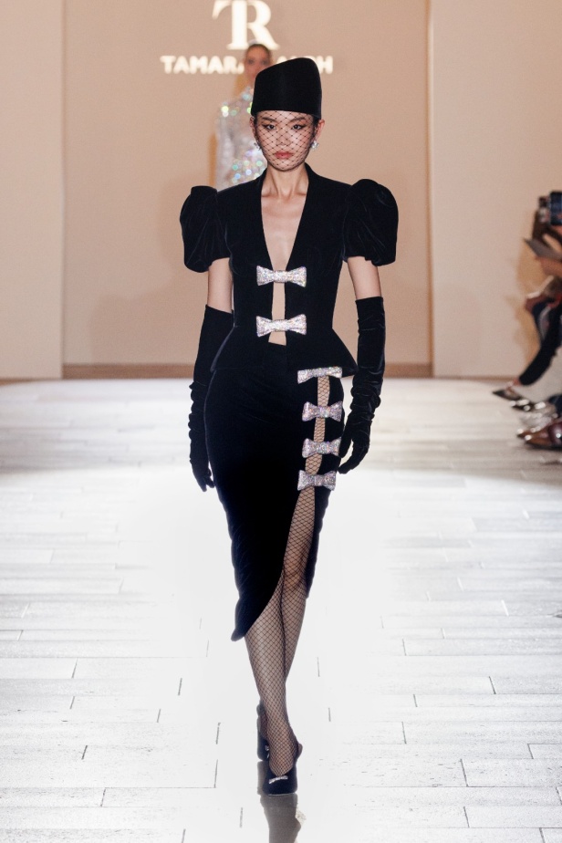 مجموعة Tamara Ralph للأزياء الراقية لموسم خريف وشتاء 2024-2025... عندما تعبّر التصاميم عن العاطفة والفن والروعة الدائمة