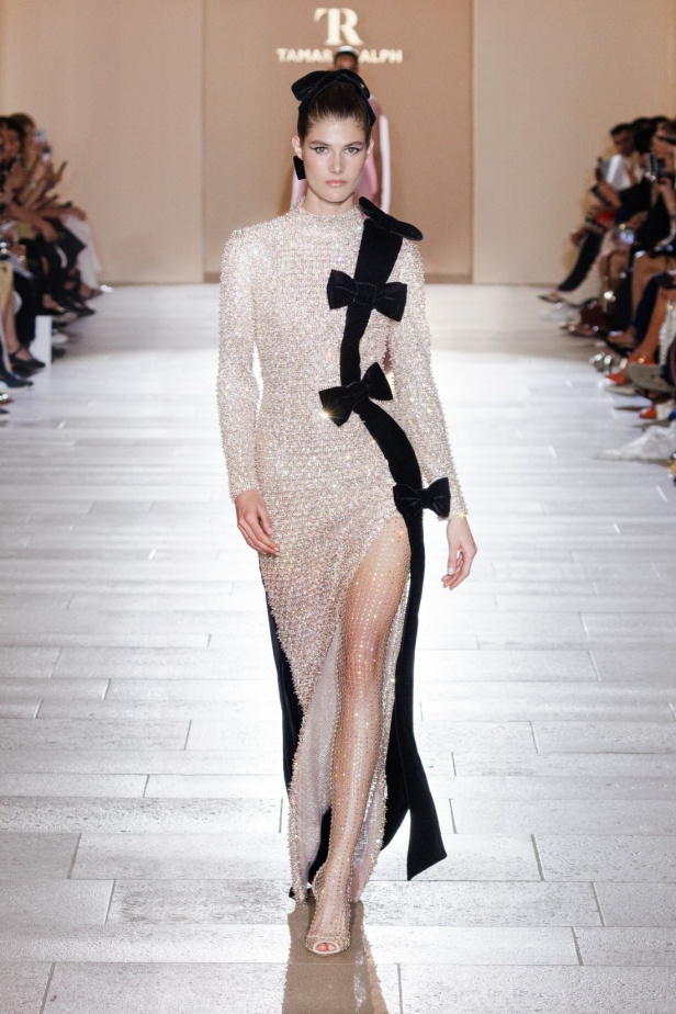 مجموعة Tamara Ralph للأزياء الراقية لموسم خريف وشتاء 2024-2025... عندما تعبّر التصاميم عن العاطفة والفن والروعة الدائمة