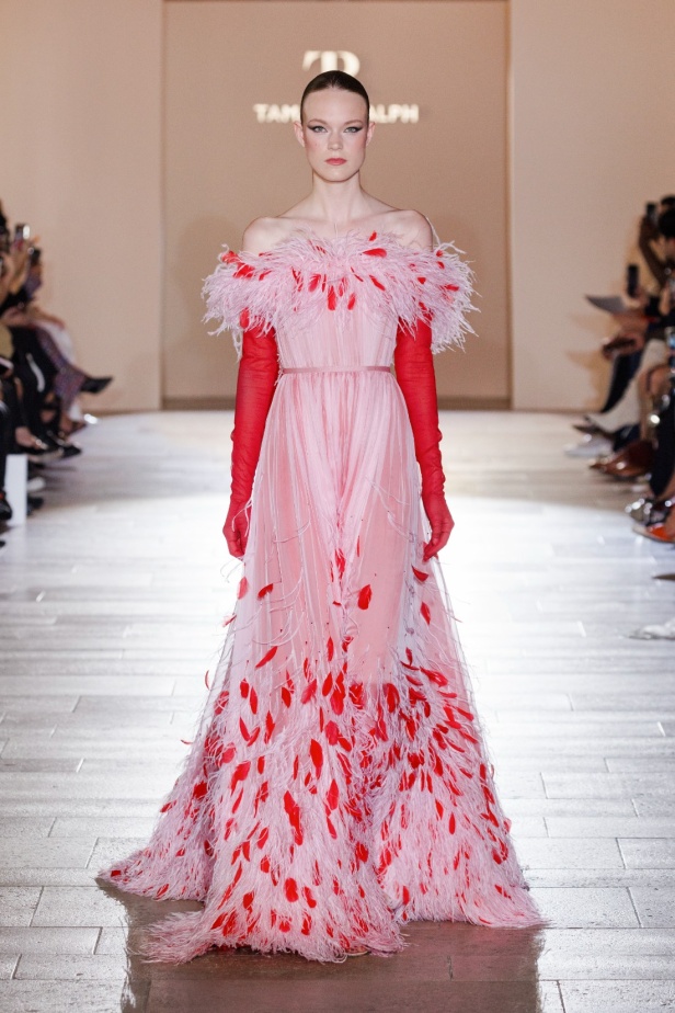 مجموعة Tamara Ralph للأزياء الراقية لموسم خريف وشتاء 2024-2025... عندما تعبّر التصاميم عن العاطفة والفن والروعة الدائمة