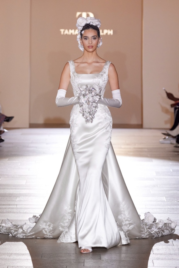 مجموعة Tamara Ralph للأزياء الراقية لموسم خريف وشتاء 2024-2025... عندما تعبّر التصاميم عن العاطفة والفن والروعة الدائمة
