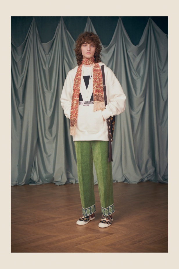 "فالينتنو" تفاجئ عشاق الدار والموضة بأول مجموعة تحمل توقيع Alessandro Michele... مزيج بين سمات العلامة ولمسة المصمم الخاصة 