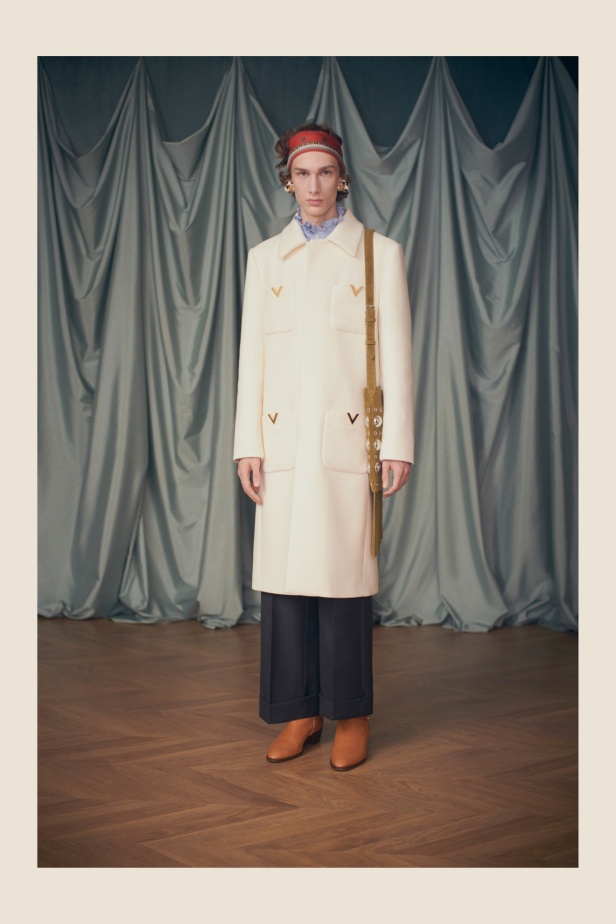 "فالينتنو" تفاجئ عشاق الدار والموضة بأول مجموعة تحمل توقيع Alessandro Michele... مزيج بين سمات العلامة ولمسة المصمم الخاصة 