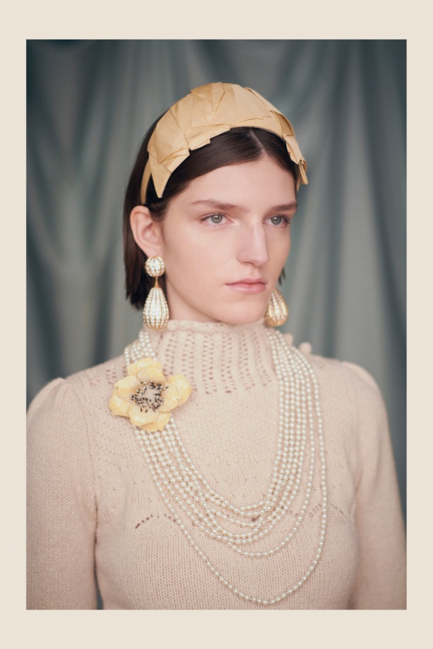 "فالينتنو" تفاجئ عشاق الدار والموضة بأول مجموعة تحمل توقيع Alessandro Michele... مزيج بين سمات العلامة ولمسة المصمم الخاصة 