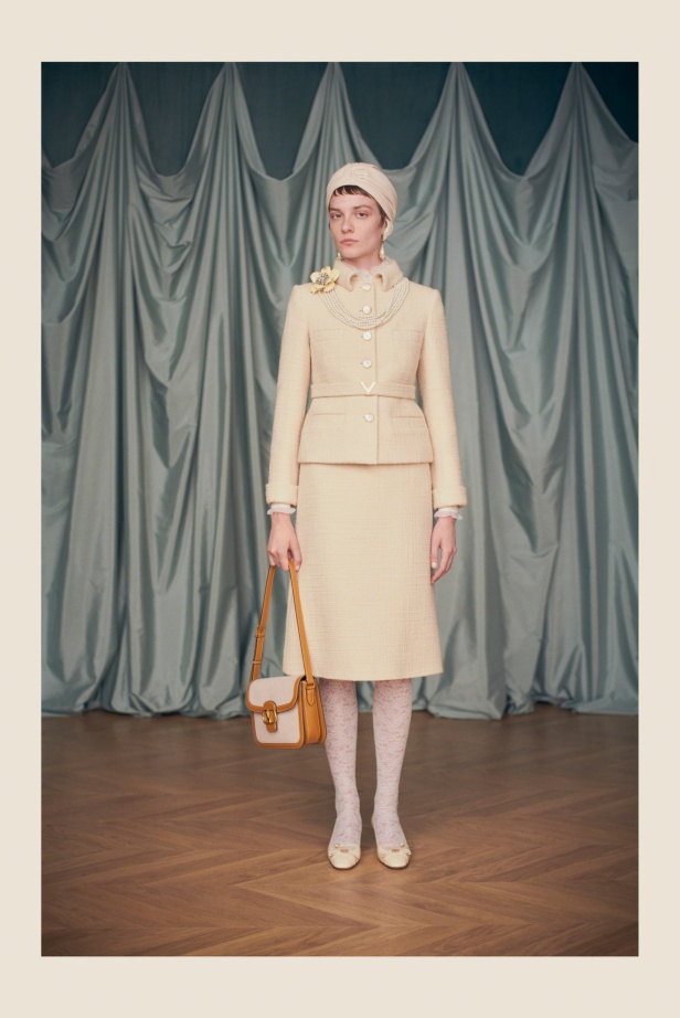 "فالينتنو" تفاجئ عشاق الدار والموضة بأول مجموعة تحمل توقيع Alessandro Michele... مزيج بين سمات العلامة ولمسة المصمم الخاصة 