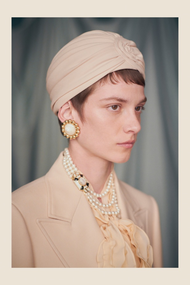 "فالينتنو" تفاجئ عشاق الدار والموضة بأول مجموعة تحمل توقيع Alessandro Michele... مزيج بين سمات العلامة ولمسة المصمم الخاصة 