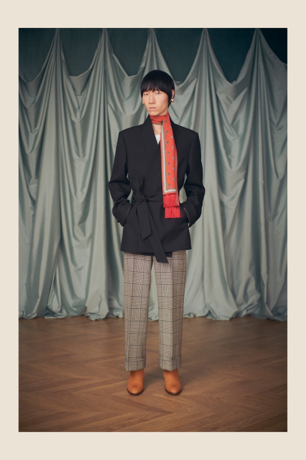 "فالينتنو" تفاجئ عشاق الدار والموضة بأول مجموعة تحمل توقيع Alessandro Michele... مزيج بين سمات العلامة ولمسة المصمم الخاصة 