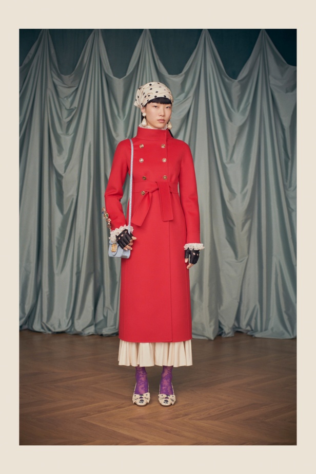 "فالينتنو" تفاجئ عشاق الدار والموضة بأول مجموعة تحمل توقيع Alessandro Michele... مزيج بين سمات العلامة ولمسة المصمم الخاصة 