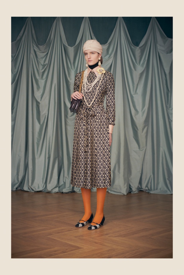 "فالينتنو" تفاجئ عشاق الدار والموضة بأول مجموعة تحمل توقيع Alessandro Michele... مزيج بين سمات العلامة ولمسة المصمم الخاصة 