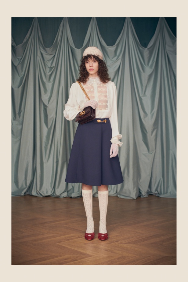 "فالينتنو" تفاجئ عشاق الدار والموضة بأول مجموعة تحمل توقيع Alessandro Michele... مزيج بين سمات العلامة ولمسة المصمم الخاصة 