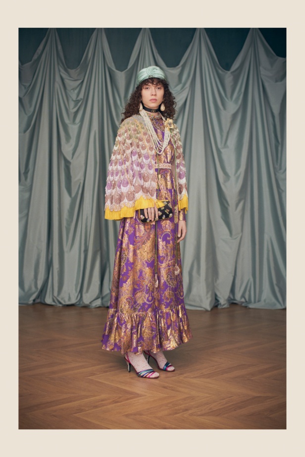 "فالينتنو" تفاجئ عشاق الدار والموضة بأول مجموعة تحمل توقيع Alessandro Michele... مزيج بين سمات العلامة ولمسة المصمم الخاصة 