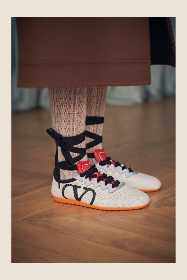 "فالينتنو" تفاجئ عشاق الدار والموضة بأول مجموعة تحمل توقيع Alessandro Michele... مزيج بين سمات العلامة ولمسة المصمم الخاصة 