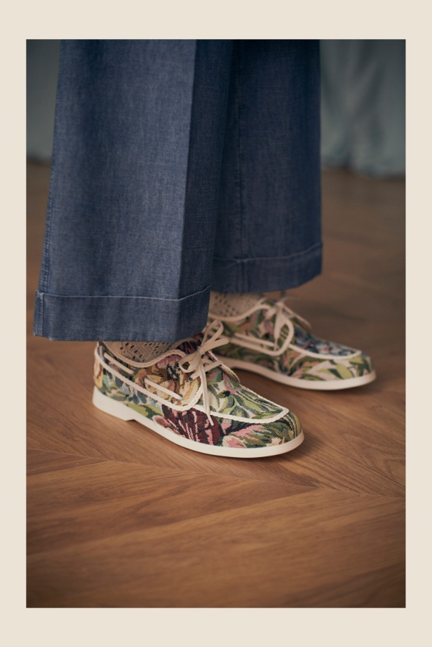 "فالينتنو" تفاجئ عشاق الدار والموضة بأول مجموعة تحمل توقيع Alessandro Michele... مزيج بين سمات العلامة ولمسة المصمم الخاصة 