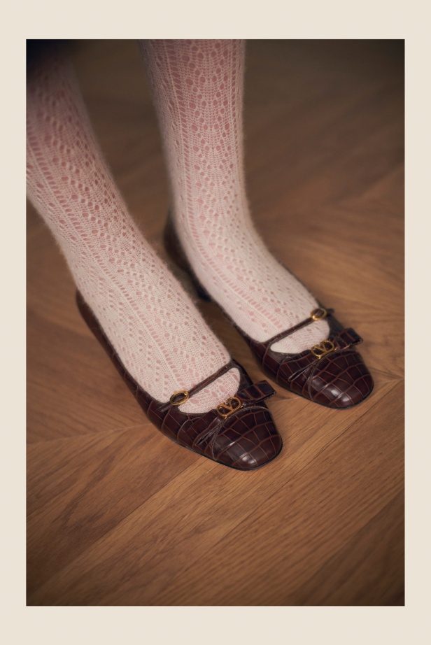 "فالينتنو" تفاجئ عشاق الدار والموضة بأول مجموعة تحمل توقيع Alessandro Michele... مزيج بين سمات العلامة ولمسة المصمم الخاصة 