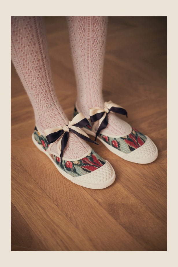 "فالينتنو" تفاجئ عشاق الدار والموضة بأول مجموعة تحمل توقيع Alessandro Michele... مزيج بين سمات العلامة ولمسة المصمم الخاصة 