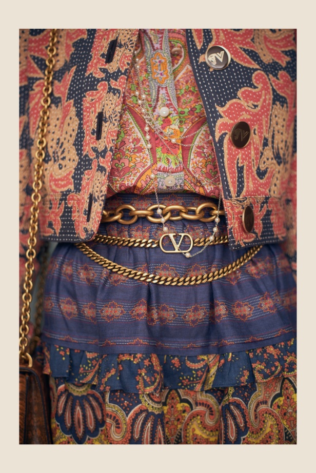 "فالينتنو" تفاجئ عشاق الدار والموضة بأول مجموعة تحمل توقيع Alessandro Michele... مزيج بين سمات العلامة ولمسة المصمم الخاصة 