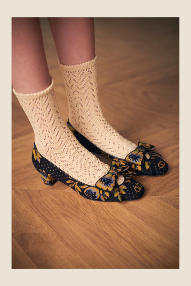 "فالينتنو" تفاجئ عشاق الدار والموضة بأول مجموعة تحمل توقيع Alessandro Michele... مزيج بين سمات العلامة ولمسة المصمم الخاصة 