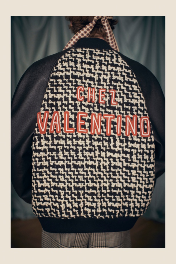 "فالينتنو" تفاجئ عشاق الدار والموضة بأول مجموعة تحمل توقيع Alessandro Michele... مزيج بين سمات العلامة ولمسة المصمم الخاصة 