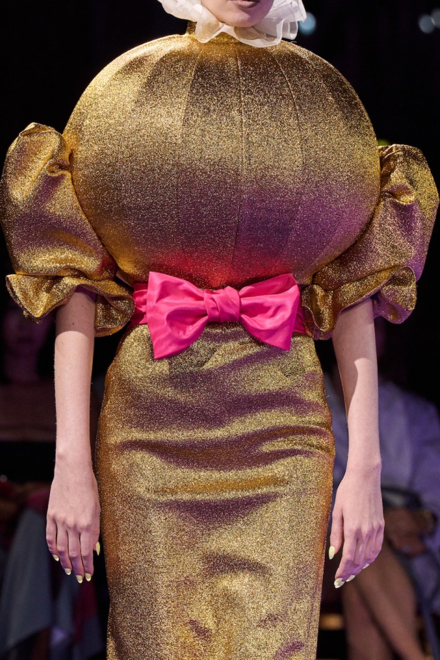 مجموعة Viktor&Rolf للهوت كوتور لموسم خريف 2024