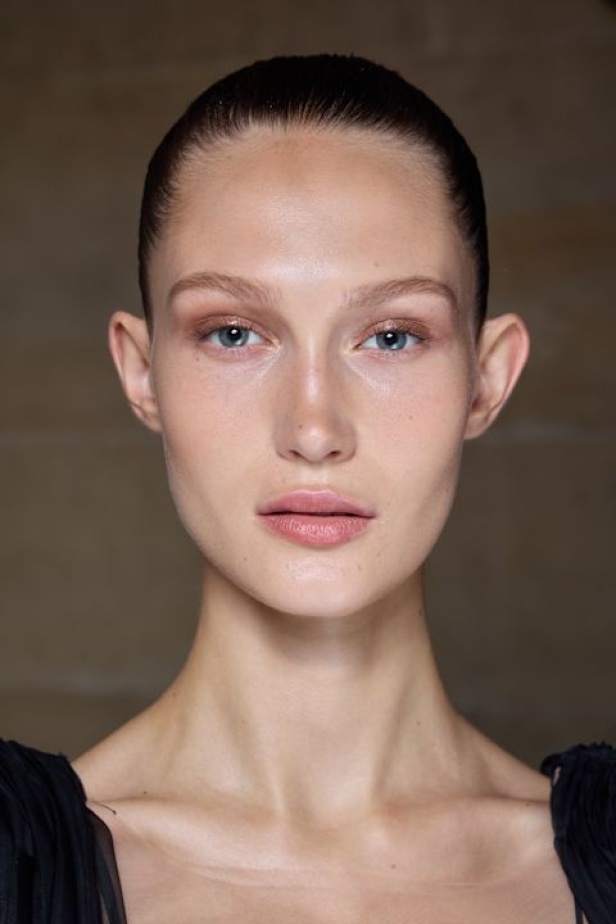 اطلالات جمالية لمجموعة Ashi Studio لـخريف وشتاء 2024-2025