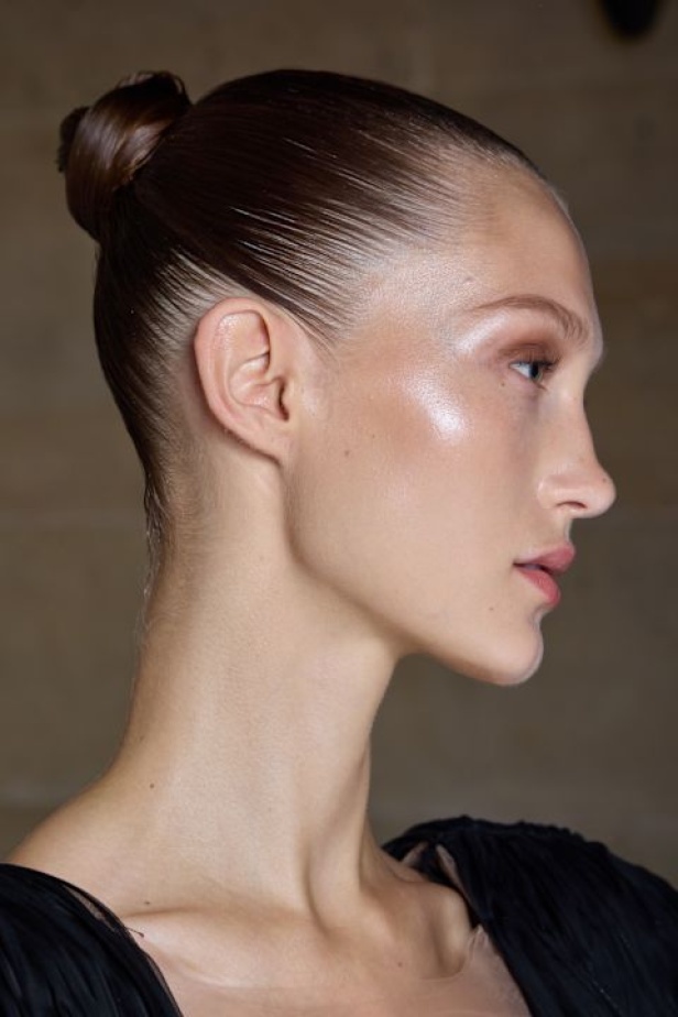 اطلالات جمالية لمجموعة Ashi Studio لـخريف وشتاء 2024-2025