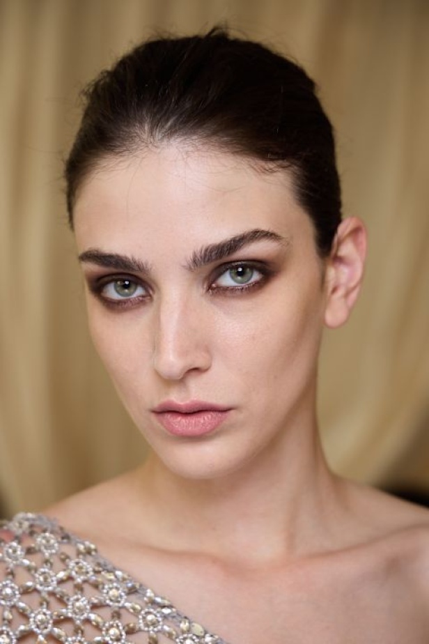 اطلالات جمالية لمجموعة إيلي صعب لخريف وشتاء 2024- 2025